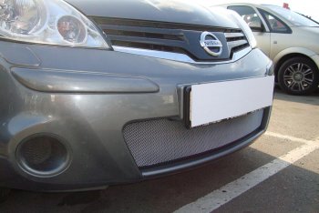 3 179 р. Защитная сетка в бампер (низ, ячейка 3х7 мм) Стрелка11 Стандарт Nissan Note 1 E11 рестайлинг (2008-2013) (Хром)  с доставкой в г. Кинешма. Увеличить фотографию 3